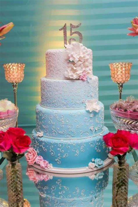 bolo azul e dourado 15 anos|Bolo de 15 Anos: 60 Modelos Deslumbrantes & Como Fazer em Casa!.